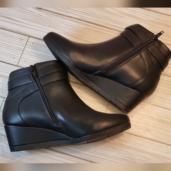 Giani Bernini black wedge-heeled ankle boots size 5½ - Picture 8 of 10